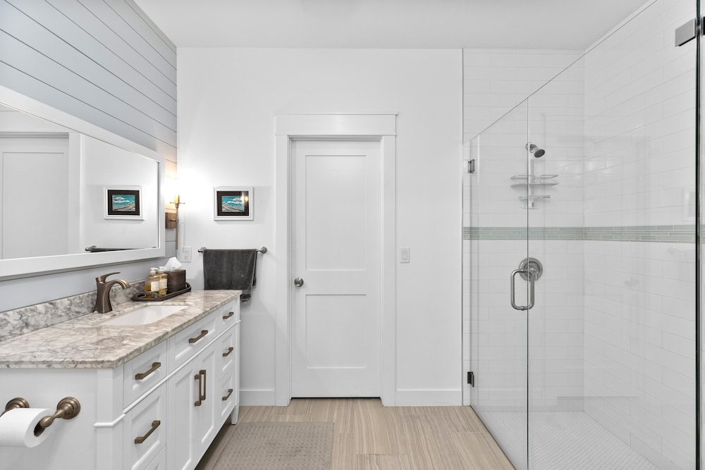 Sea Breeze Cottage - Private Home At The Shores 3 Bedroom Home