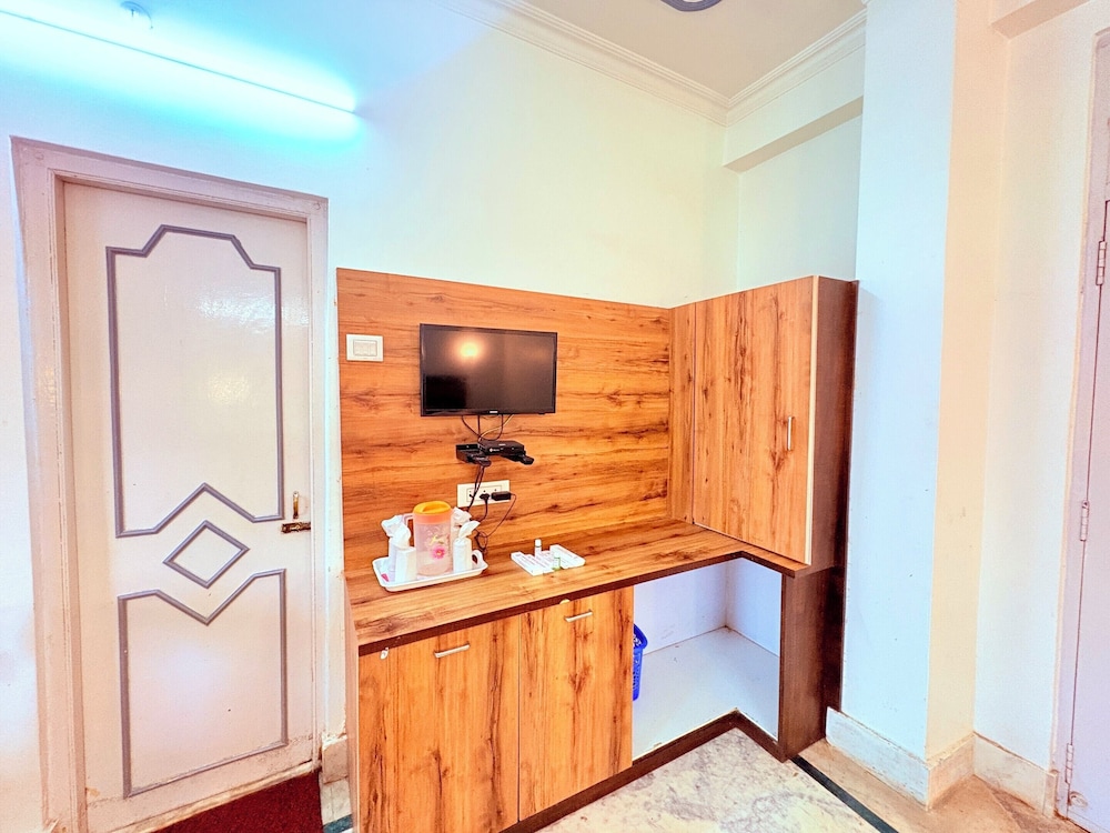 Binapani Hotel & Restaurant Tarapith