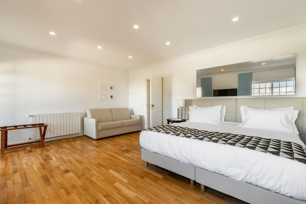 Estoril Luxury Suites & Spa view 4