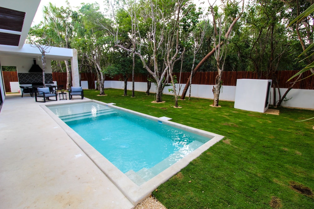 Bahia Principe Vacation Rentals - Four-Bedroom House