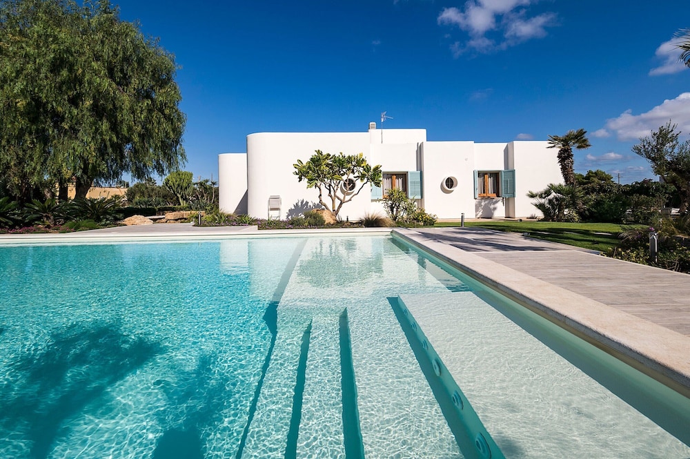 Villa in Trapani With Private Pool & Near Sea