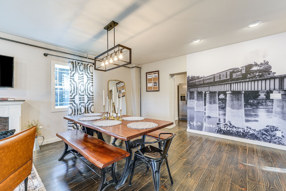 Historic Hollister Home: Shop, Dine & Drink Nearby