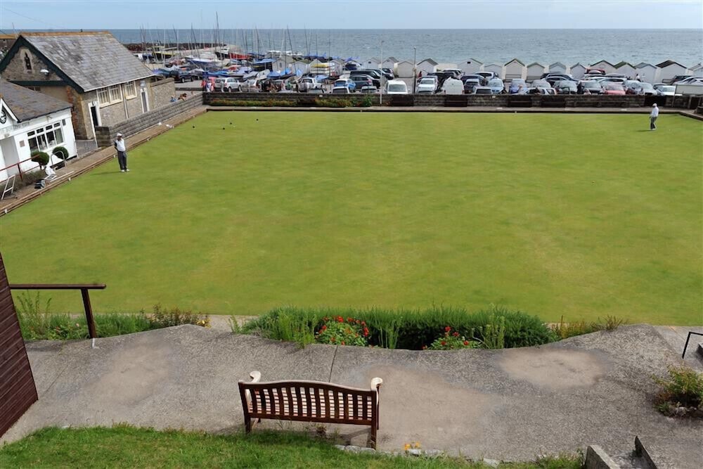 8 Bowling Green Chalets
