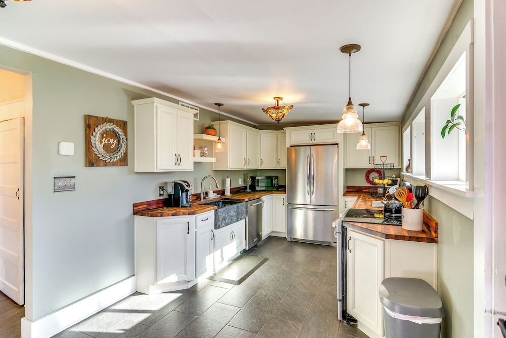 15 Mi to Dtwn Lexington: Serene Wilmore Home!