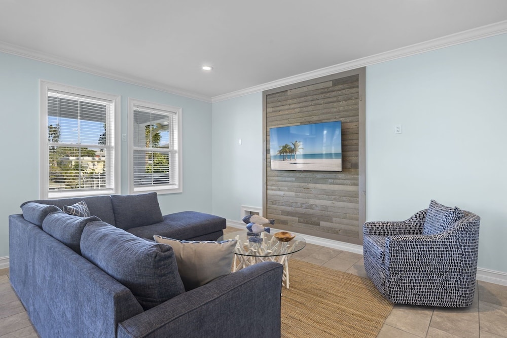 143 Catch And Relax: 5br Home W/ Pool & Spa! 5 Bedroom Home
