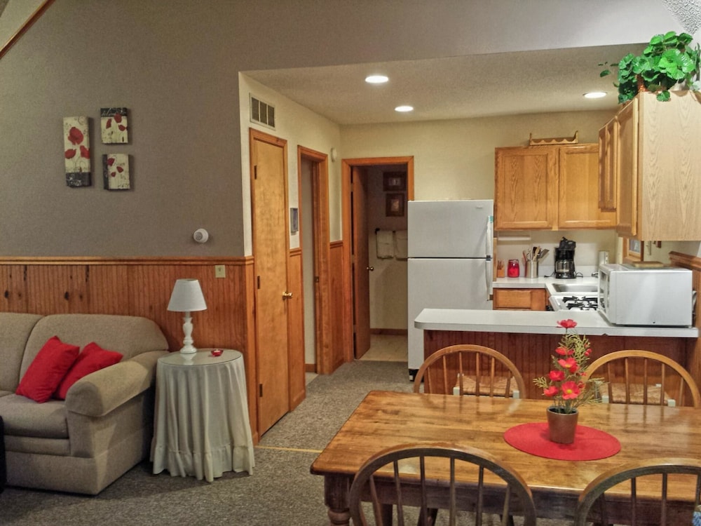 Goshorn Lake Cottages