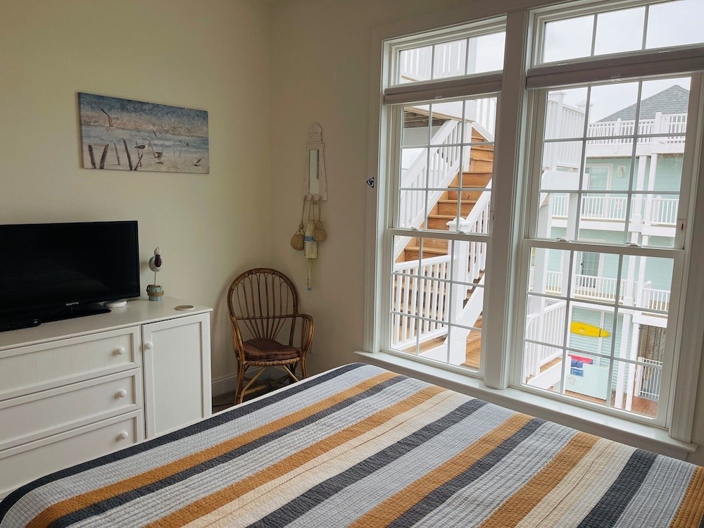 Compass Rose 4 Bedroom Home by RedAwning