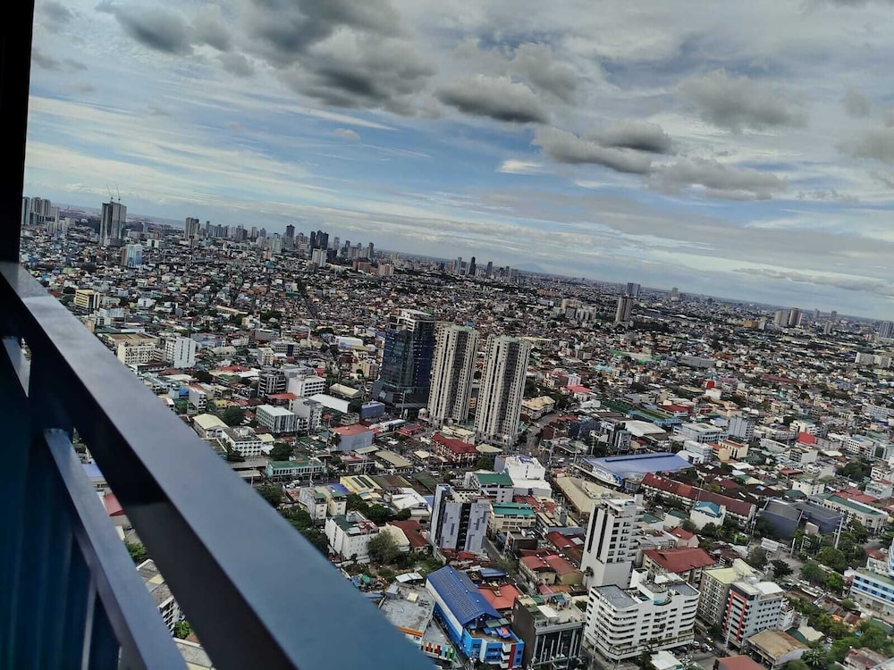 Air Residences-Modern studio w/ City skyline view