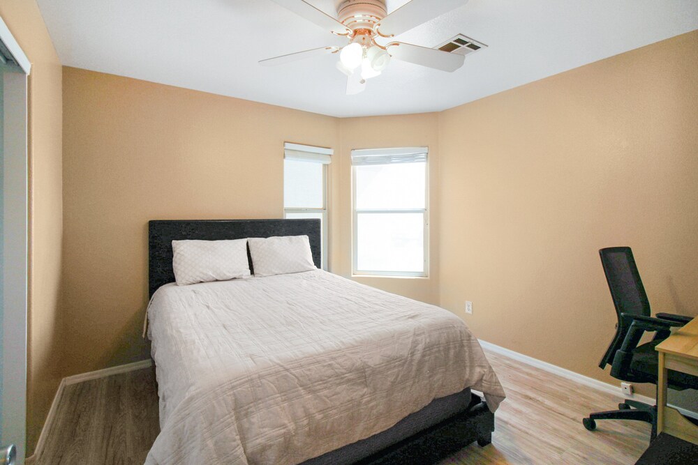 3 Bedrooms Near State Farm Stadium Pets