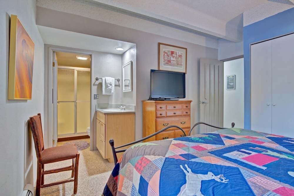 Ten Mile Island 119c 2 Bedroom Condo by RedAwning