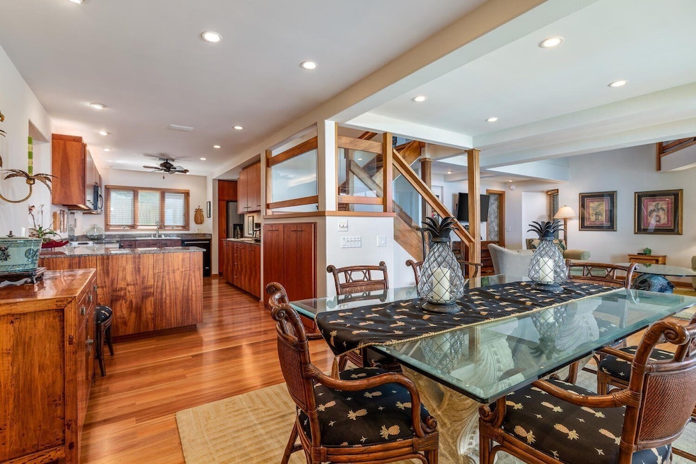 Air-conditioned Ocean Front Hawaii Townhome! - Sleeps 6 - Vrkcv