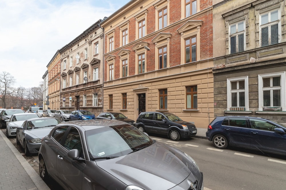 Strzelecka Apartment Cracow by Renters view 3