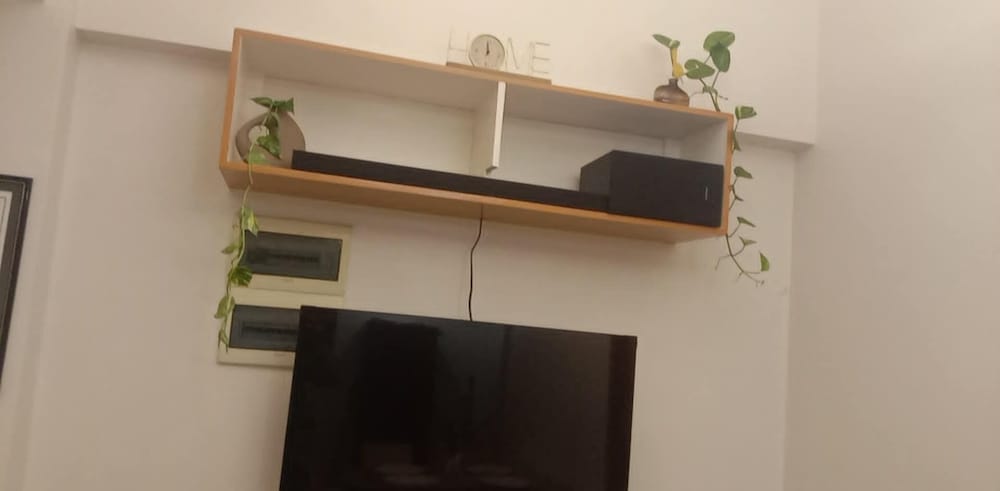 Charming 2BR Condo in Cambridge With Wifi, Smart TV
