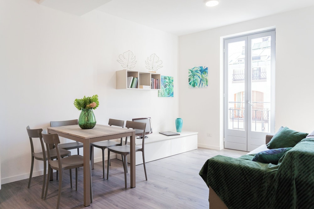 Garibaldi 24 Apartments by Rent all Como