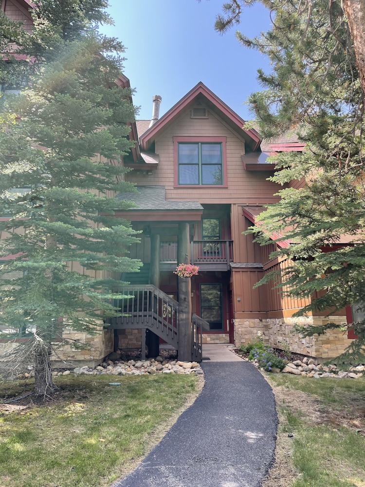 8766 Trappers Crossing 2 Bedroom Townhouse
