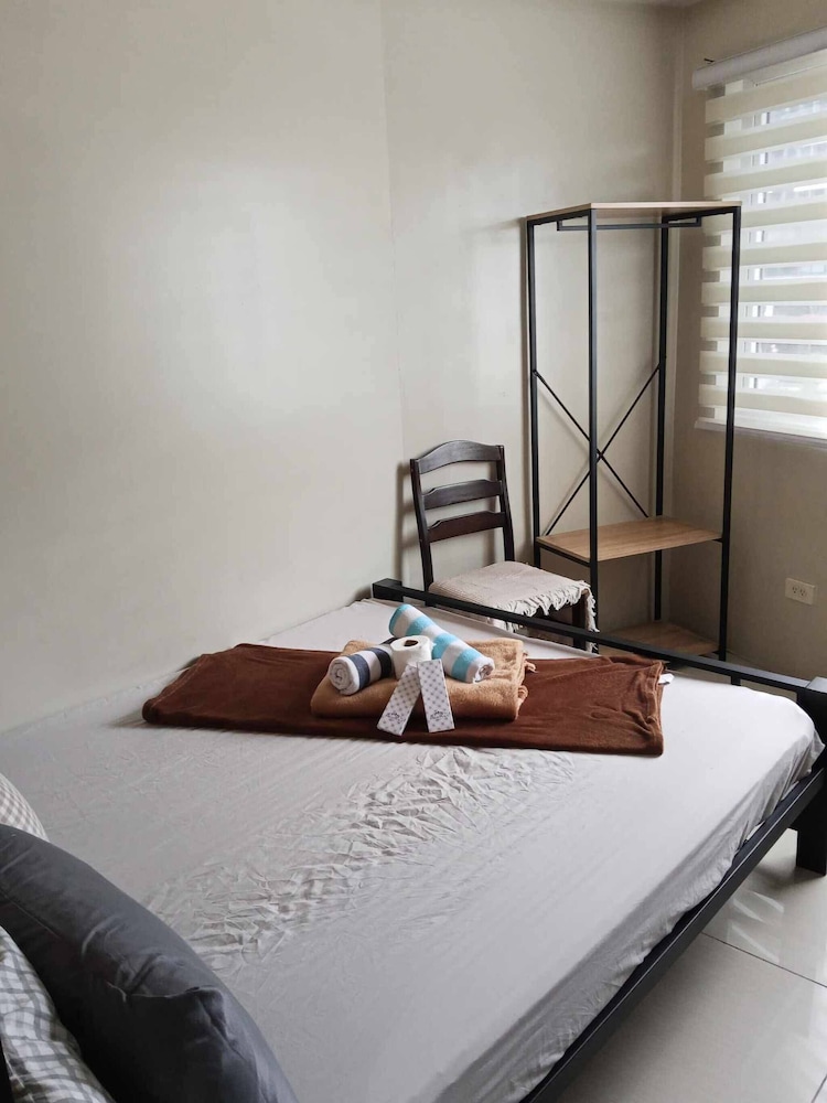 Serene Pasay Getaway - Entire Apartment for Rent