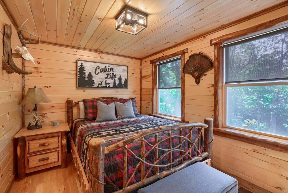 Seven Pines Cabin - Secluded in Hocking Hills