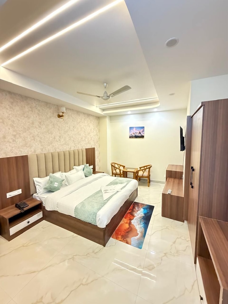 Hotel RK Residency