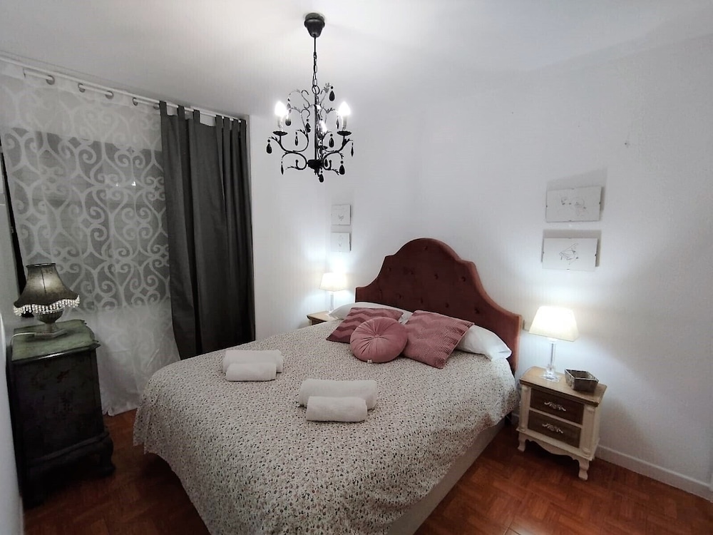Coquetty Housing In Santander Bay