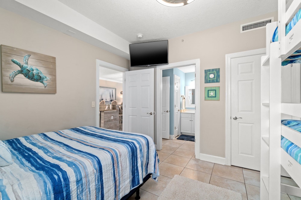 Twin Palms by Book That Condo