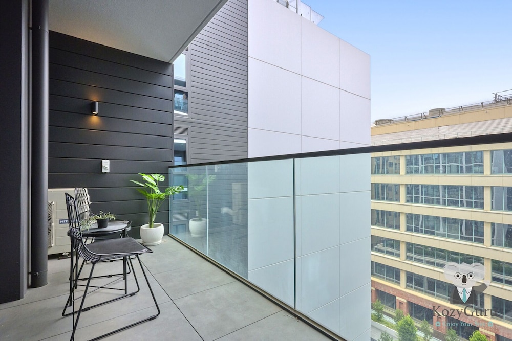 Kozyguru | Moonee Ponds | Modern 1 Bed Apt Parking