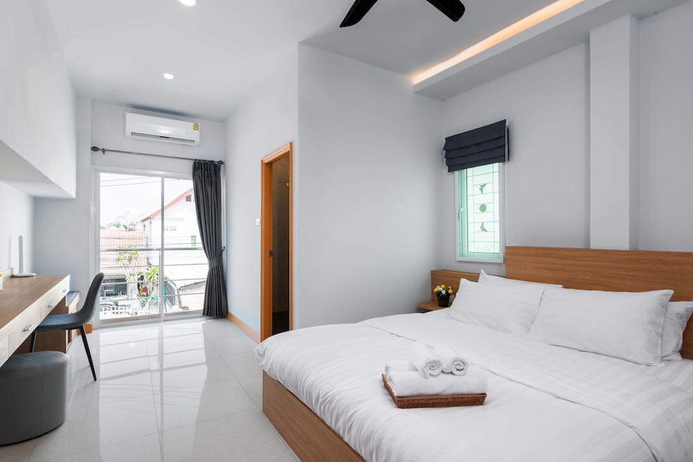 Luxury Pool Villa 6BR view 5