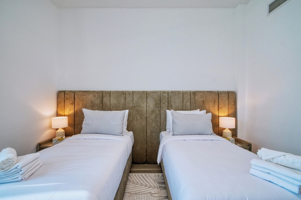 GLOBALSTAY. Azizi Royal Bay Apartments