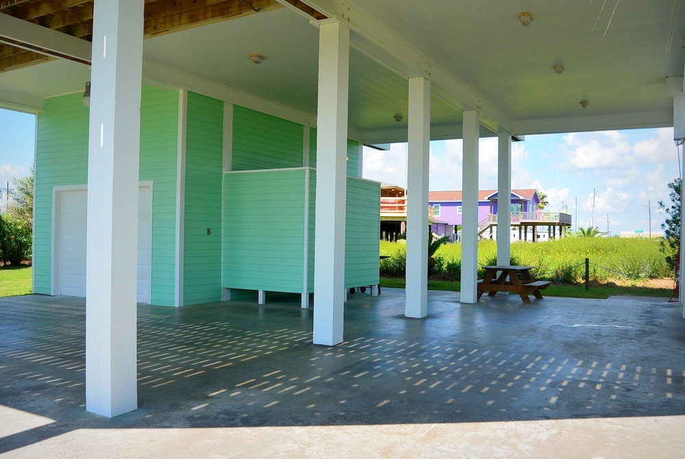 Parrot Head 3 Bedroom Home by RedAwning