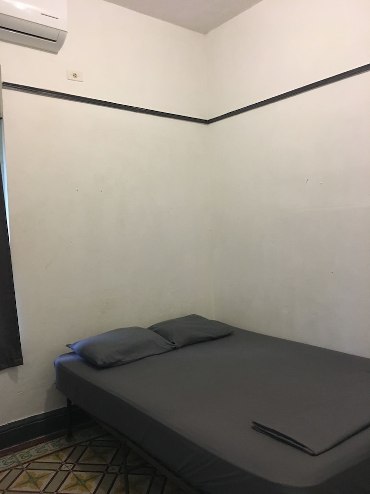 Hostel H1 Miramar - Property Image 1