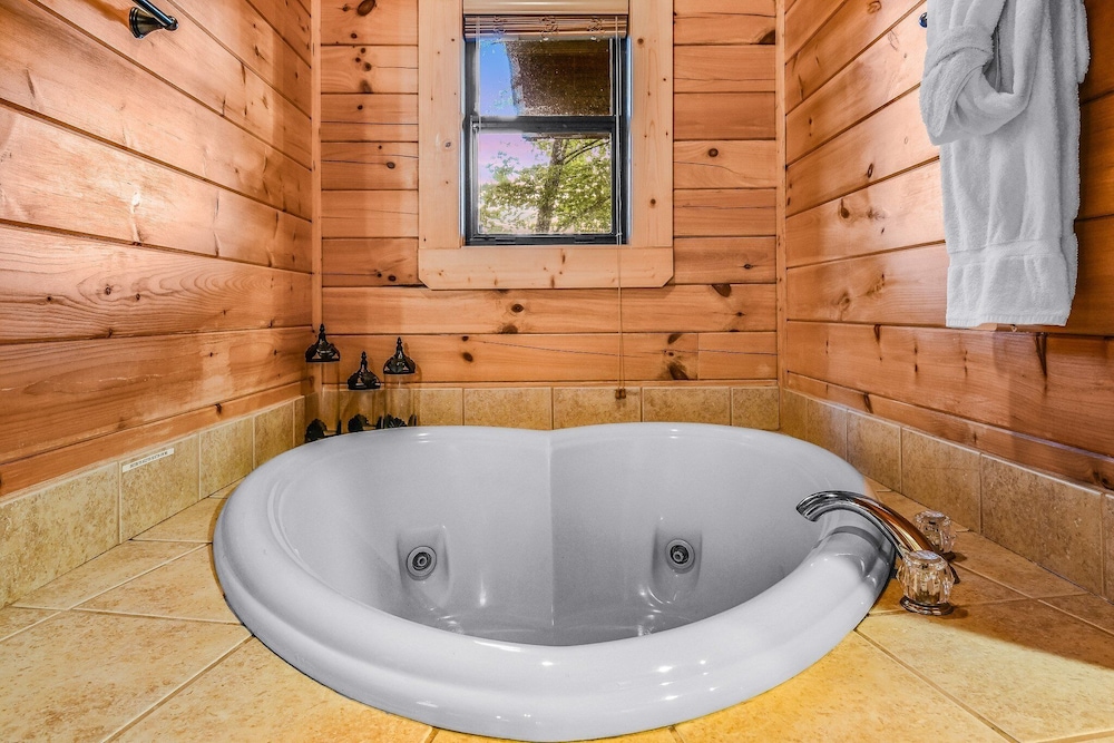 The Smoky Pines 2 Bedroom Cabin