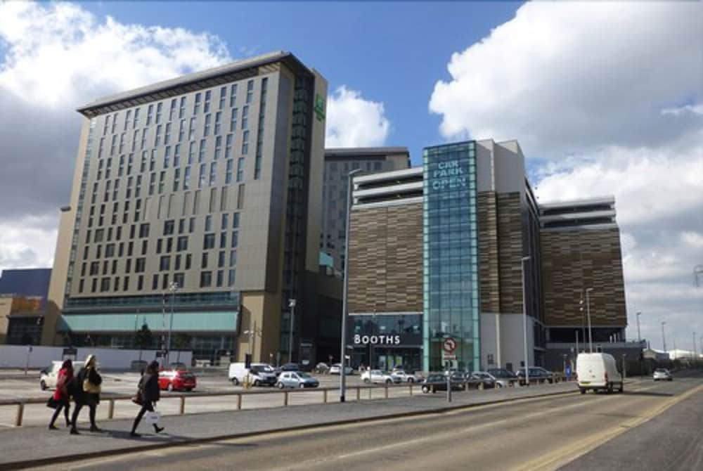 Salford Vacations - Holiday Inn Manchester-Media City UK, an IHG Hotel - Property Image 9