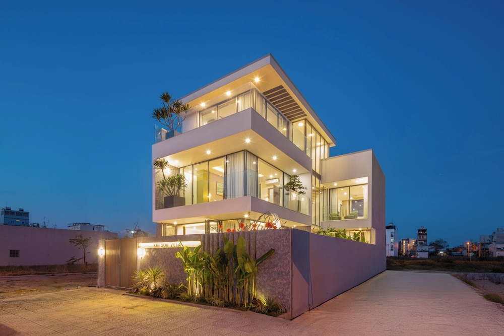 Amazing Newly Built Pool Villas Danang