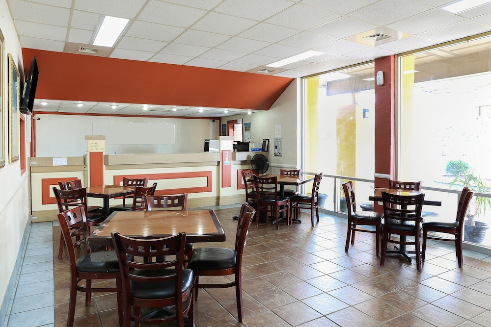 Opelika Vacations - Springwood Hotel - Property Image 3