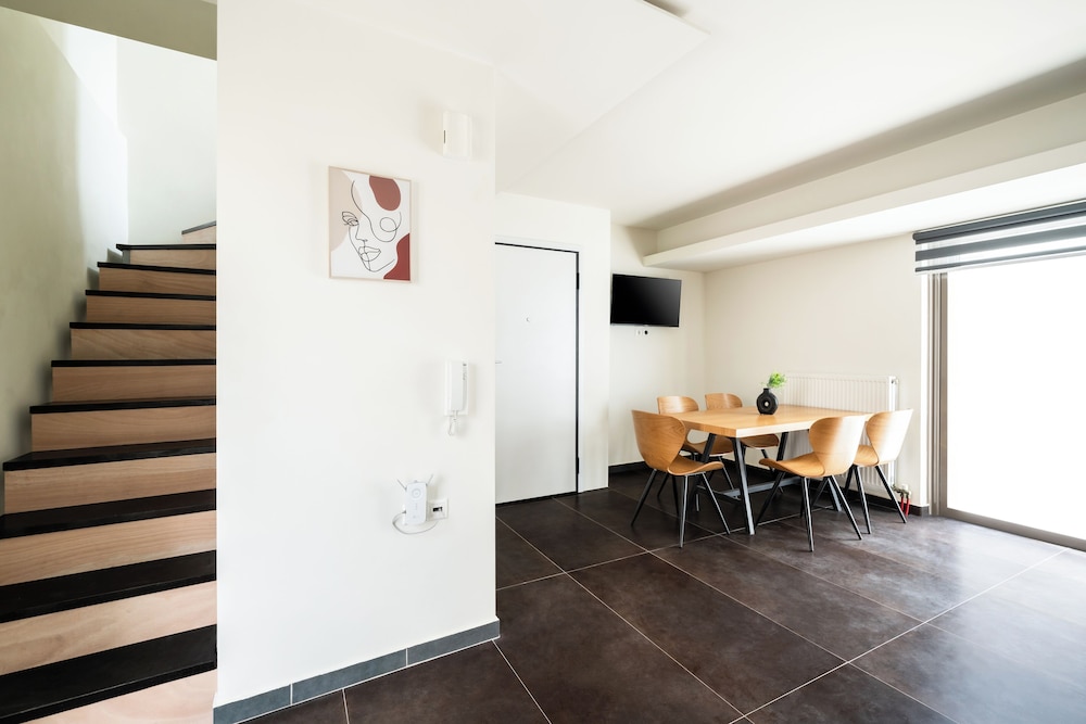 Elysee apartment 9A