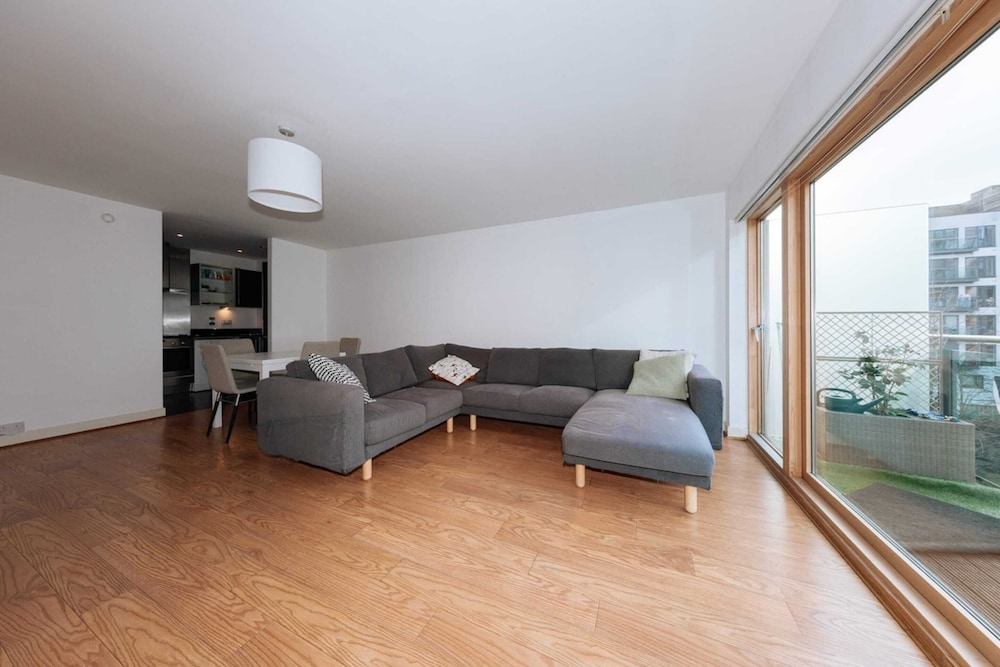 Contemporary 2BD Flat by the Grand Canal - Dublin!