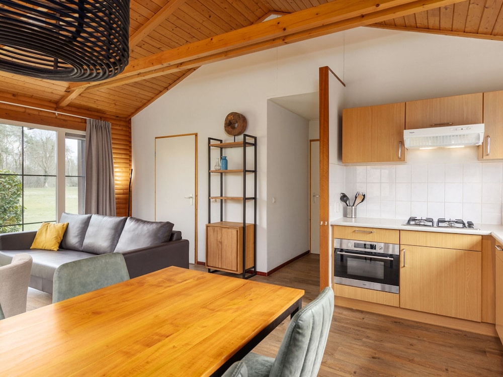 Wooden Bungalow With Dishwasher, 3 km. van Putten view 4