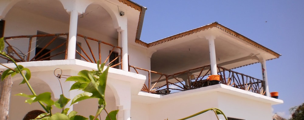 Mfumbwi Backpacker Lodge