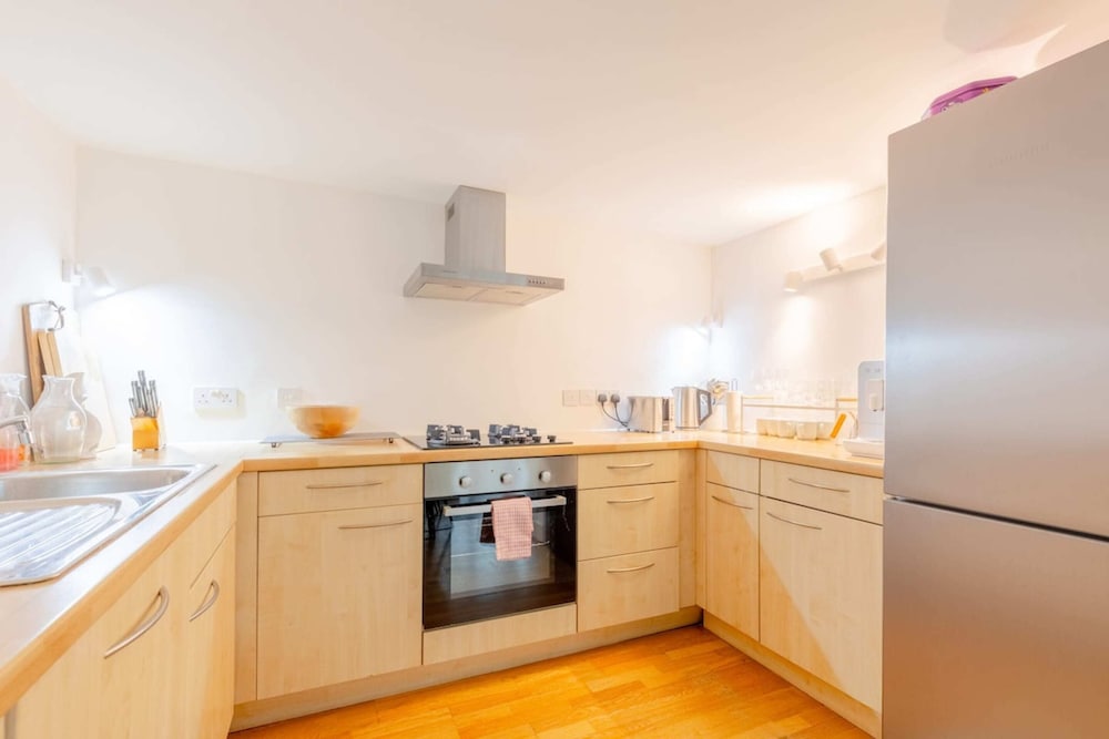Chic 1BD Maisonette W/hot Tub, King's Cross!