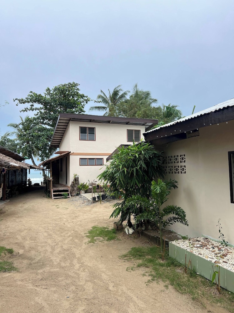 Bucana Beach House North El Nido