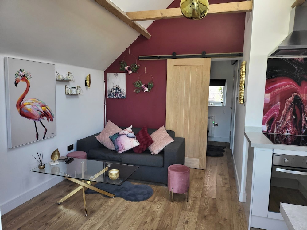 Beautiful Self Contained Cottages in Westbury view 4