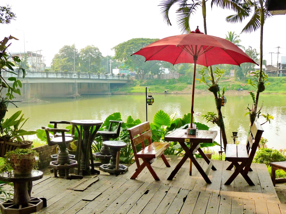 Hollanda Montri Guesthouse