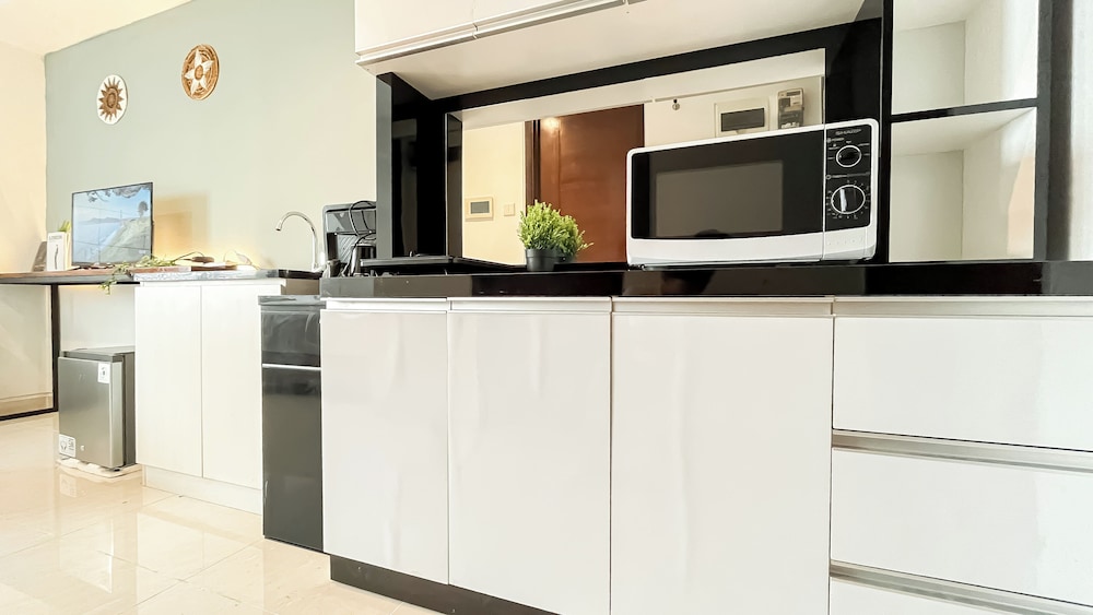 Modern And Tidy Studio Room At West Vista Apartment