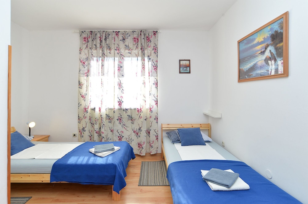 Apartments Mira 295