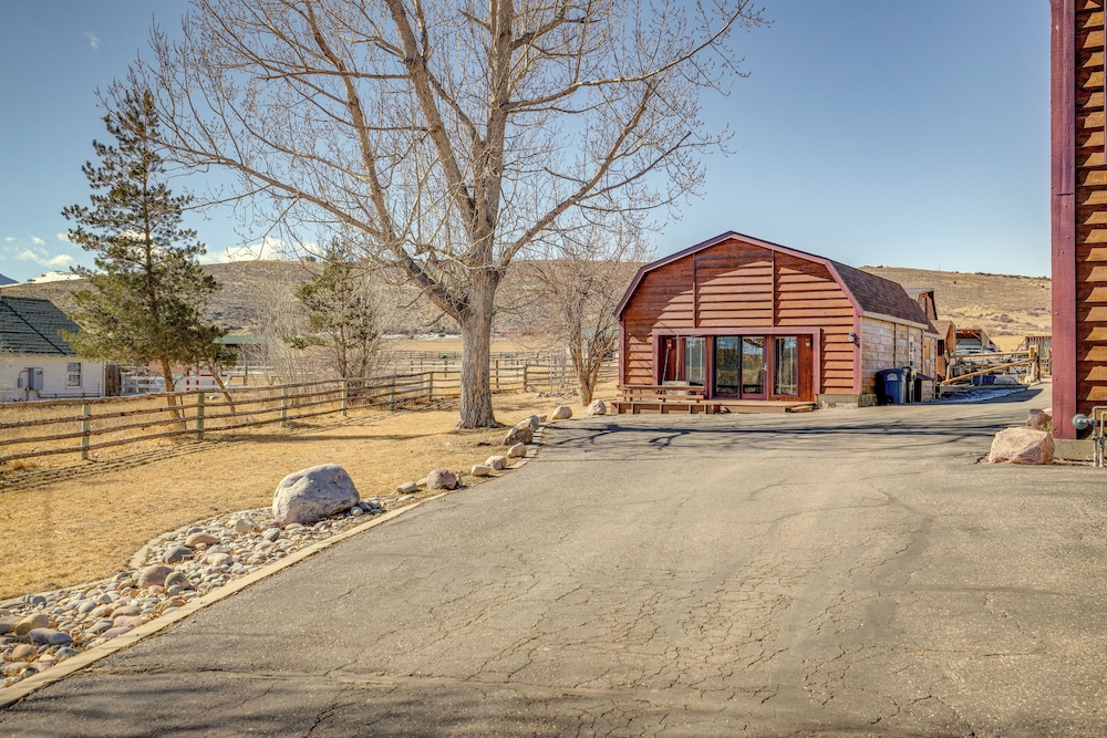 2 Mi to Main Street: Mtn-view Escape in Lander!
