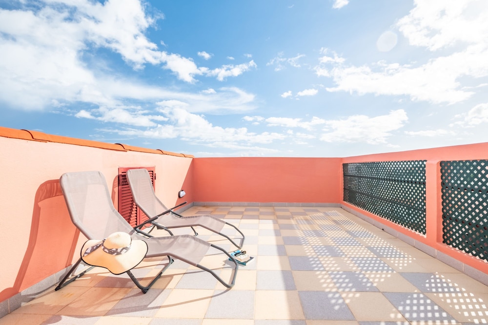 City Centre Retreat by Homie