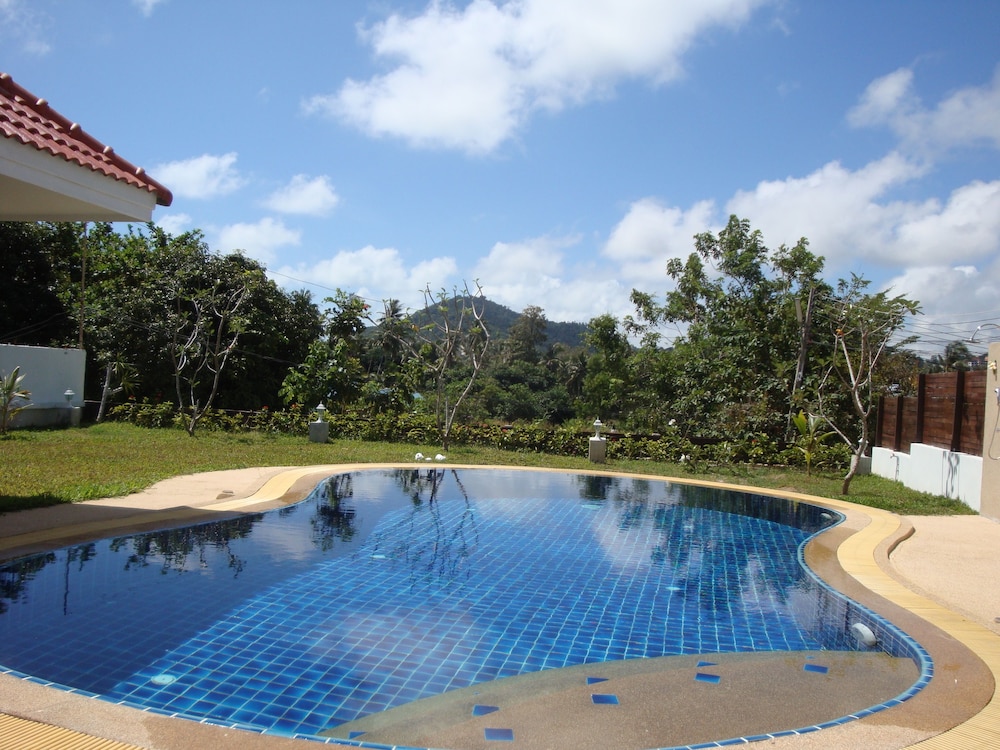 Baan Dork Bua Villa