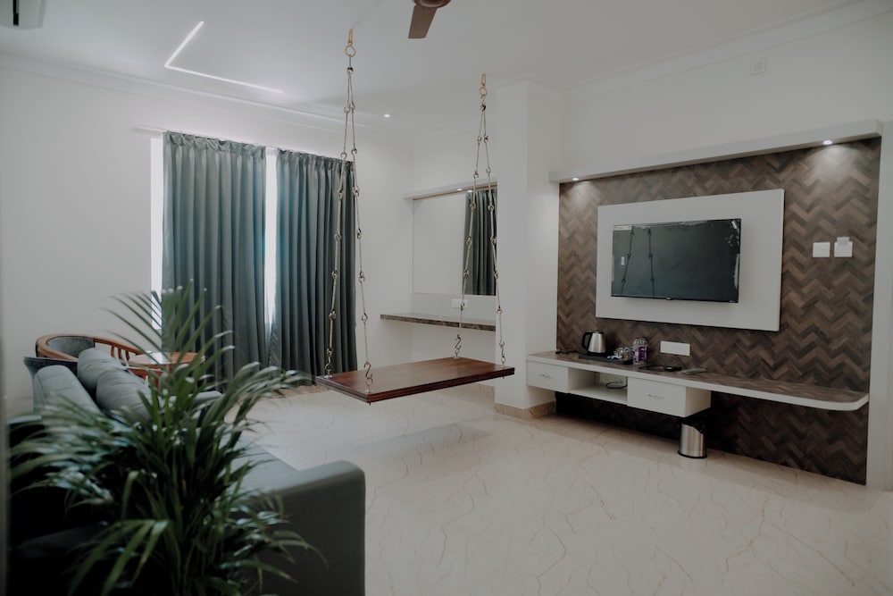Shambhavi Hotel & Convention Centre