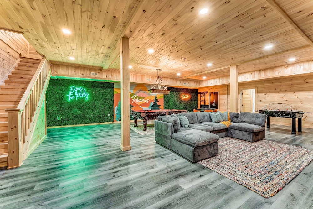 Grand Timber by Avantstay Indoor Pool Sauna Sports Court Game Room More