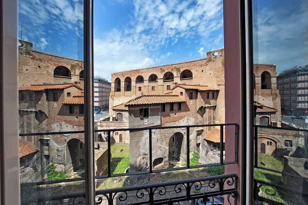 Romulus Rooms
