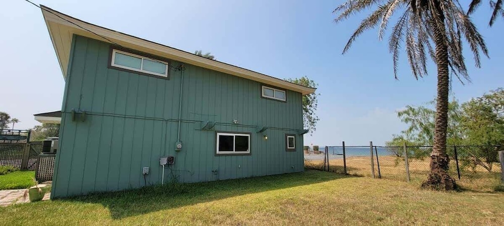 Madre Azul Bay House 3 Bedroom Home